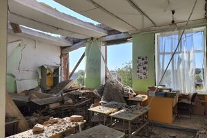 Оккупанты атаковали гимназию на Днепропетровщине: есть погибшие, под завалами могут быть люди