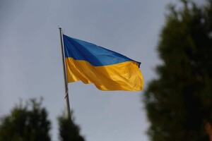 У Литві п’яна компанія спаплюжила прапор України: порушників затримала поліція