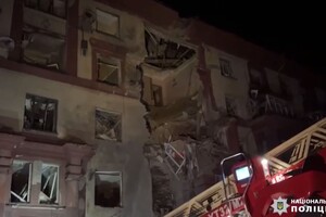 Удар по Запорожью: Нацполиция показала видео спасения человека из-под завалов