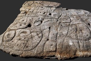 Дивний камінь із символами віком 4000 років виявився «картою скарбів»