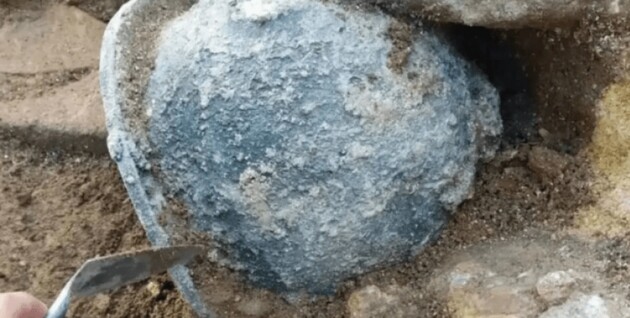 Шлем был подношением Афине