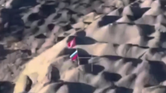 Ворог встановив свої прапори біля терикону під Авдіївкою. Воїни ЗСУ на відео знесли їх дроном