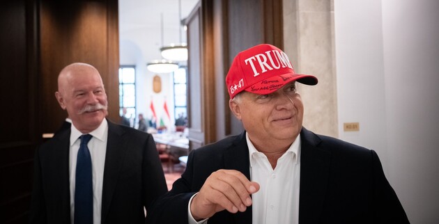Зробивши Орбана «лідером Туреччини», Трамп подарував йому червону кепку