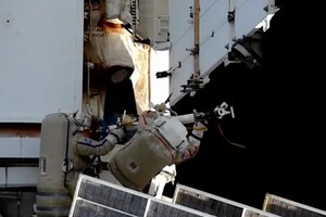 Российские космонавты столкнулись с токсической «каплей» во время выхода в космос