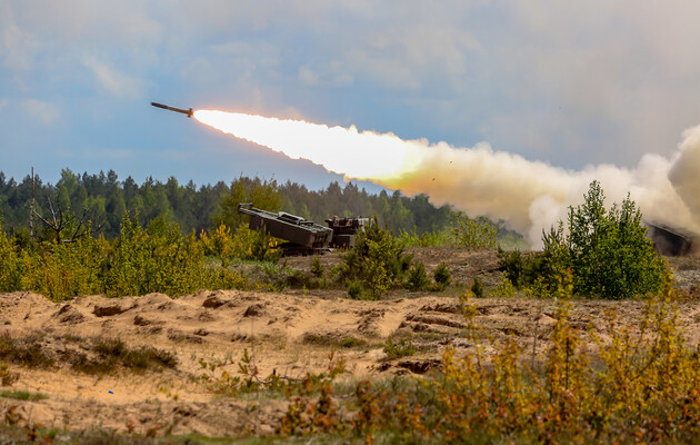 Германия впервые передала Украине кассетные ракеты для MLRS, а также ЗРК IRIS-T и грузовики