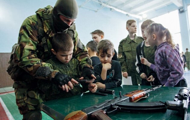 «Орлята» та «Юнармия»: в які організації росіяни змушують вступати українських дітей