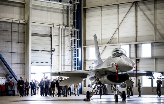 Самолеты F-16 для Украины прибудут на базу в Румынию через две недели - Рютте