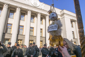 Більш як половина українців проти обмежень, передбачених «поправками Лозового» – опитування