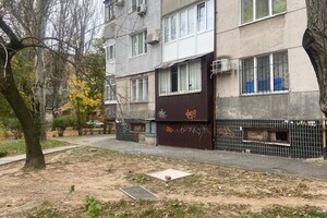 Войска РФ атаковали жилой сектор в Херсоне: есть раненый