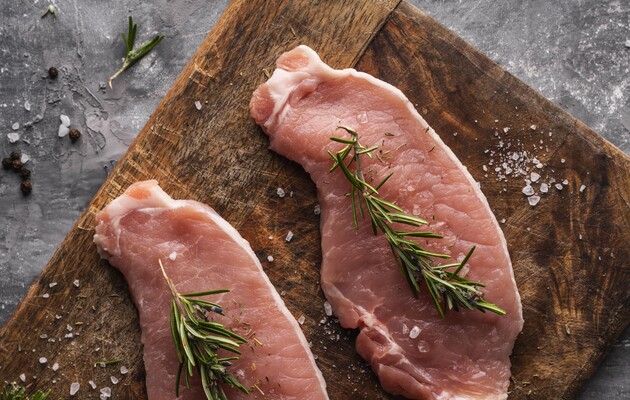 Мясо подешевело: в Украине в октябре снизилась средняя цена на свинину