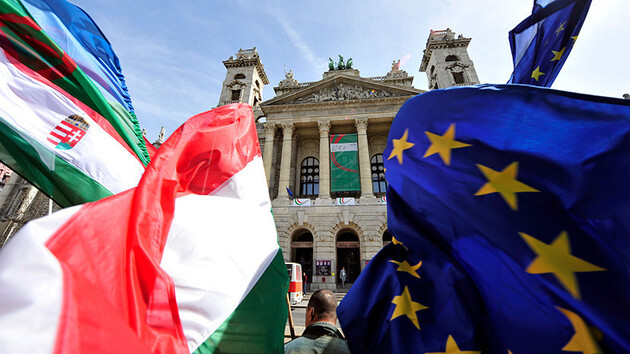 A UE não sucumbirá à chantagem da Hungria - Comissário Europeu
