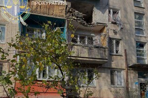 Россияне ударили по Херсону, где убили и ранили людей: видео и фото последствий