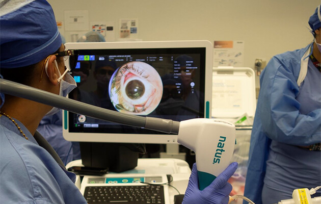 Чоловіку пересадили ціле око