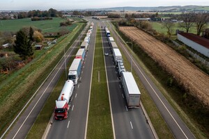 ГНСУ: На украинско-польской границе в трех пунктах пропуска ожидают около 2,5 тысячи грузовиков