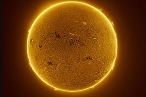Астрофотограф зробив неймовірно детальні фото та відео поверхні Сонця