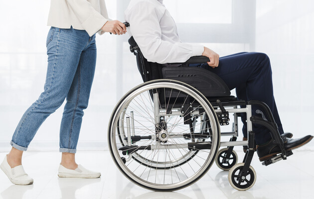 Допомога по догляду за особами з інвалідністю: чи підвищать її