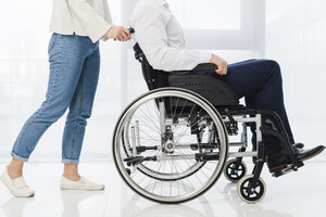 Допомога по догляду за особами з інвалідністю: чи підвищать її