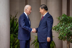 В МИД Китая рассказали, повлияет ли встреча Си Цзиньпина и Джо Байдена на позицию КНР в отношении Украины