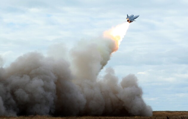В течение прошлого отопительного сезона россияне выпустили по Украине более тысячи ракет и столько же дронов — Воздушные силы