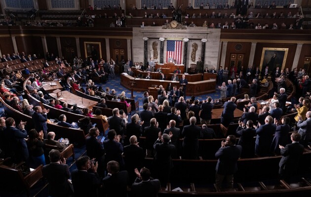 Одобрение помощи Украине в Конгрессе США рискует затянуться на месяц или даже больше — Bloomberg
