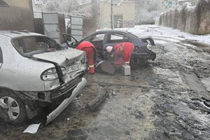Россия ударила по автостоянке частного предприятия в Херсоне. Погибли и пострадали люди
