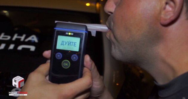 В Павлограде разоблачили группу патрульных полиции, которые зарабатывали на водителях благодаря алкотестеру