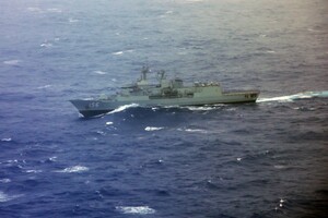 Військовий корабель Австралії пройшов через Тайванську протоку поблизу Китаю