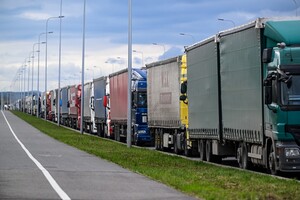 Рух вантажівок на українсько-словацькому кордоні відновлено – ДПСУ