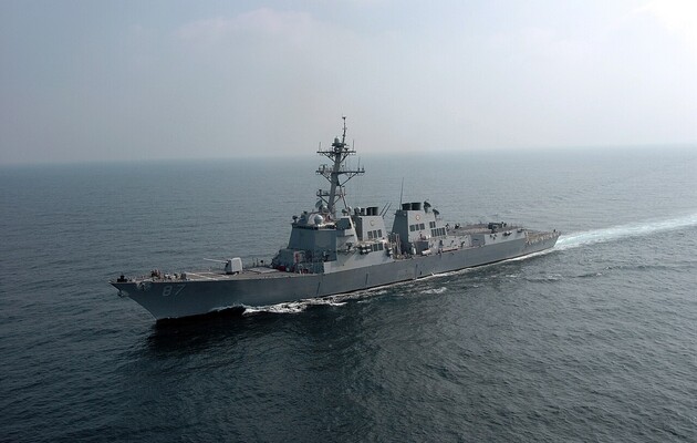 По эсминцу ВМС США выпустили баллистические ракеты. Их запустили с подконтрольных хуситам территорий
