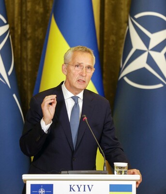 Столтенберг: Всі країни-члени НАТО узгодили, що за умови війни повне членство України в Альянсі не є можливим 