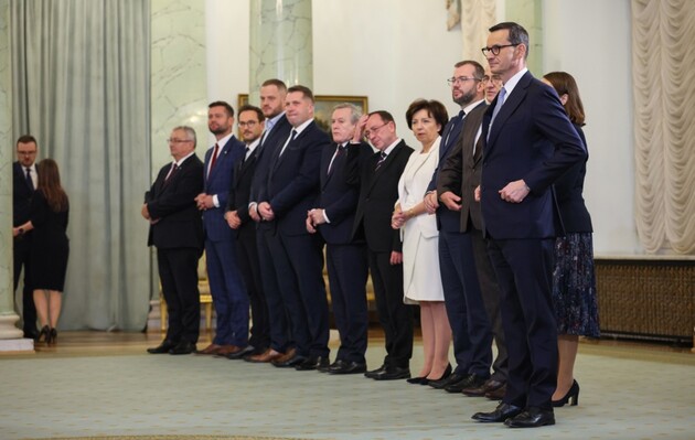 Новые власти Польши высмеивают «временное» правительство Моравецкого, сравнивая его каденцию с жизнью комнатной мухи
