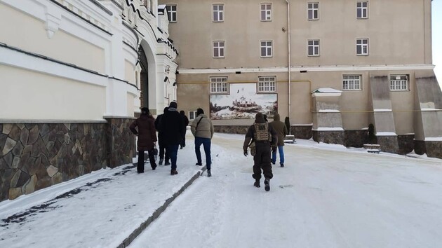 СБУ проводит обыск в Почаевской лавре в Тернопольской области