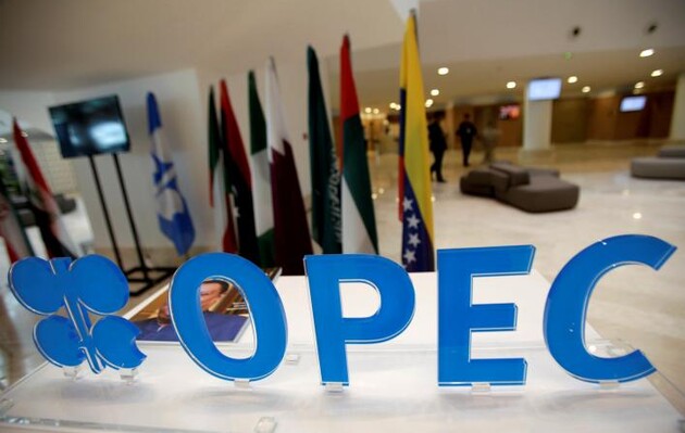 ОПЕК+ погодилась на добровільне скорочення видобутку нафти
