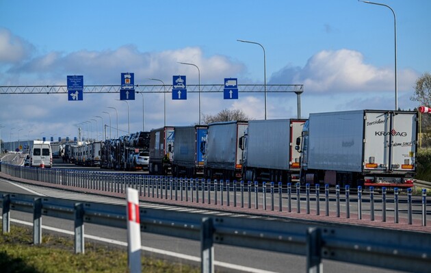 На словацкой границе более 900 грузовиков стоят в очереди на въезд в Украину