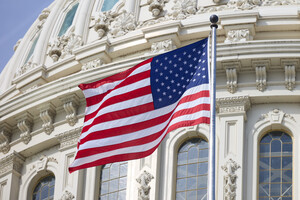 Сенаторы устроили перепалку о границах США вместо обсуждения помощи Украине - CNN