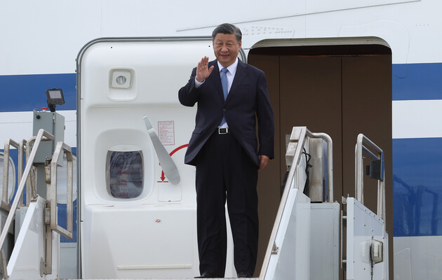 Сі Цзіньпін наступного тижня відвідає В'єтнам, через кілька місяців після візиту Байдена — Bloomberg