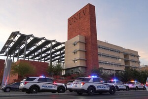 Три человека погибли во время стрельбы в университете в США. Стрелка нашли мертвым