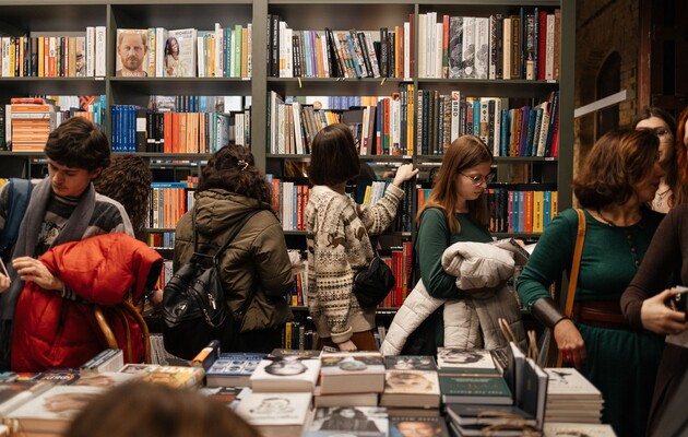 Названо книжки, які українці купували найчастіше в 2023 році