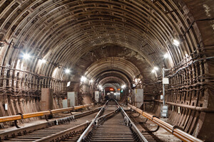 Метро в Киеве дальше «Лыбидской» уже не ездит: тоннель подтопило