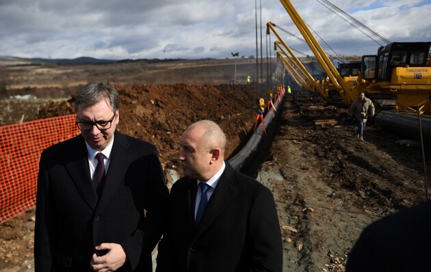 Президент Сербии Вучич и президент Болгарии Радев на строительстве газопровода, февраль 2023 года