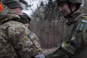 Главнокомандующий ВС Швеции посетил украинские позиции на фронте