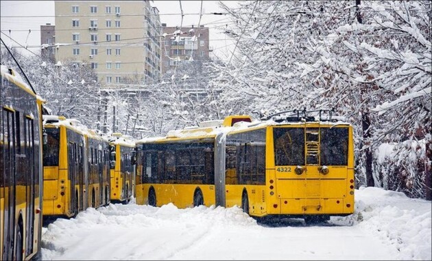 В Киеве хотят сделать отдельную полосу движения для автобусов и троллейбусов по маршруту закрытой ветки метро