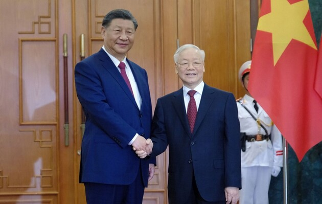 Сі Цзіньпін пообіцяв поглиблювати партнерство Китаю з В'єтнамом
