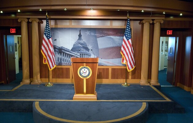 Сенат США откладывает каникулы из-за переговоров о помощи Украине и госгранице