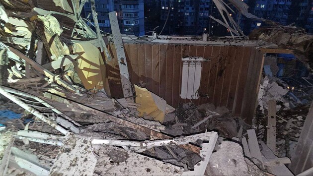 Наслідки російських обстрілів Херсона: один загиблий троє поранених, пошкоджені багатоквартирні будинки і ринок
