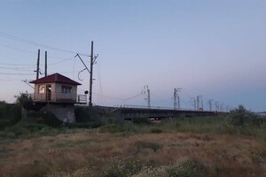 В Мелитополе партизаны подорвали поезд, которым россияне возили боеприпасы и топливо
