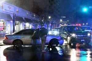 В кортеж Джо Байдена врезался автомобиль – Reuters