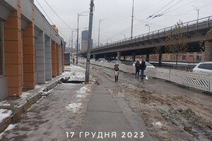 У Києві біля станції метро “Деміївська” просів грунт