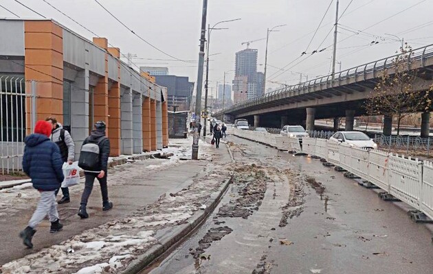 В местах проседания почвы возле метро «Демеевская» придется снести временные сооружения – КГГА