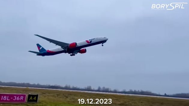 З аеропорту «Бориспіль» евакуювали найбільший пасажирський літак в Україні